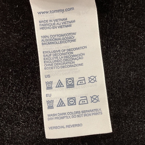 Tommy Hilfiger Deep Red Vintage V-Neck Short Sleeved T-Shirt/Hilfiger Logo - Picture 6 of 6